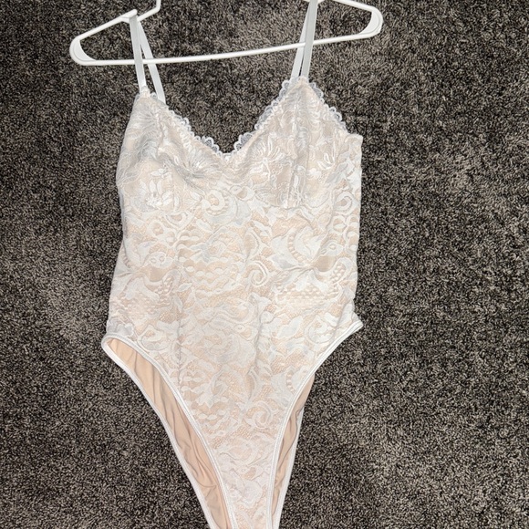 SHEIN Tops - SHEIN Lace Bodysuit in White and Cream